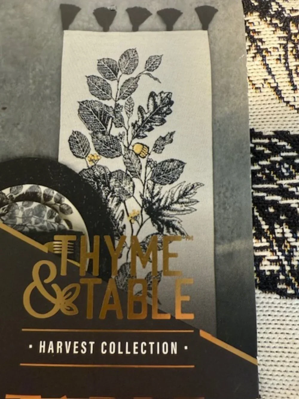 Thyme & Table Brand Table Decor Set- 8 Placemats, 8 Napkins, 1 Table Runner NWT